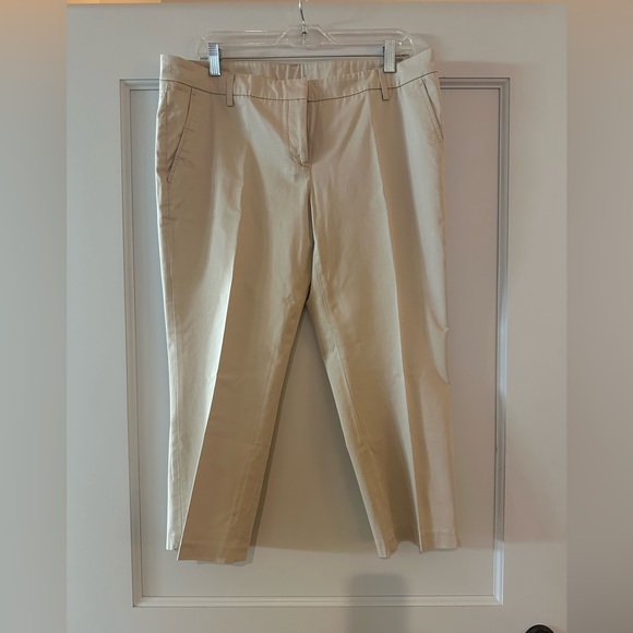 Willi Smith Khaki Capris - Picture 1 of 3